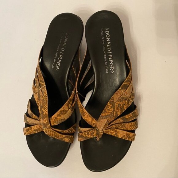 DONALD J. PLINER BROWN LEATHER WEDGE THONG SANDAL SHOES STRAPS - Picture 3 of 14